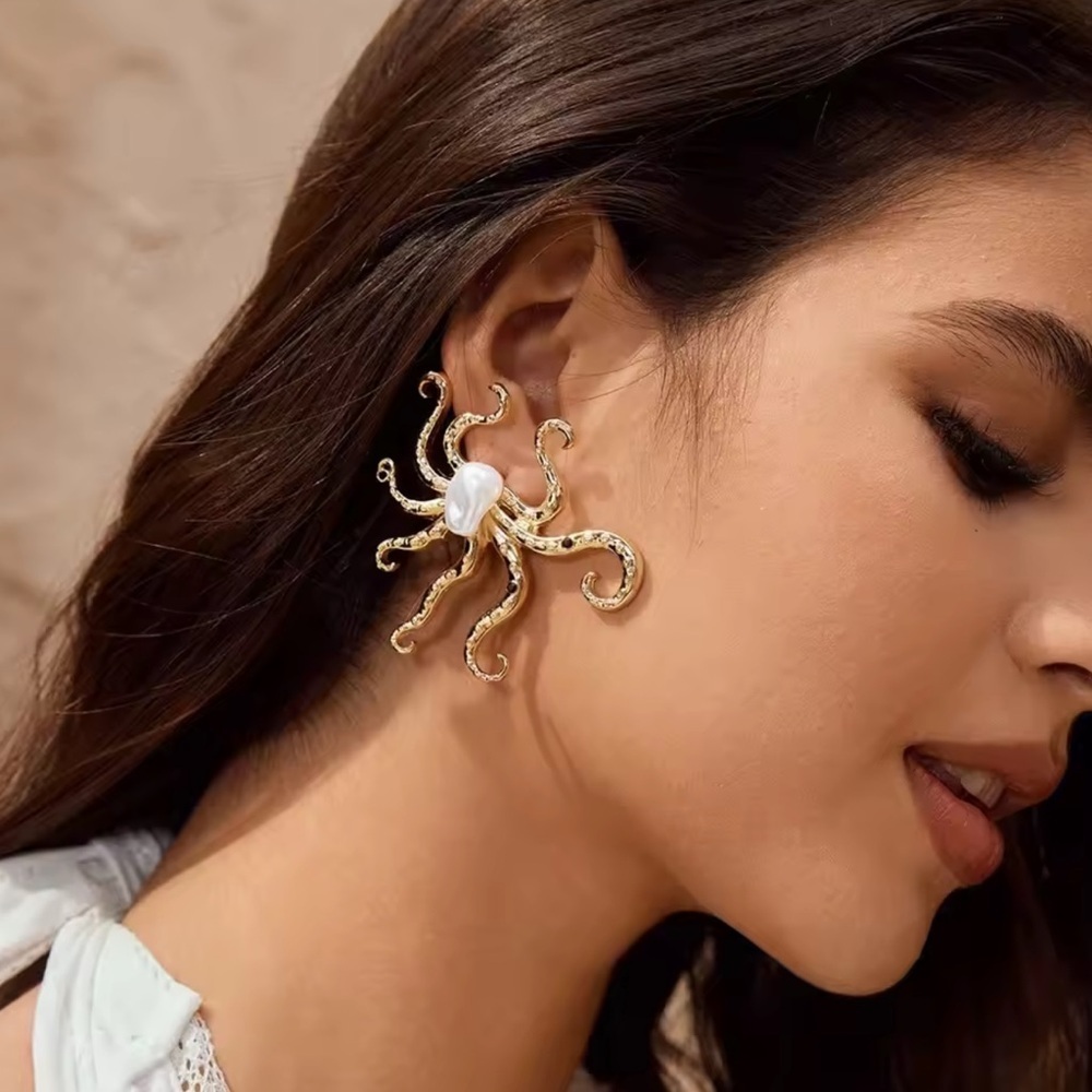Octopus Pearl Gold Earrings